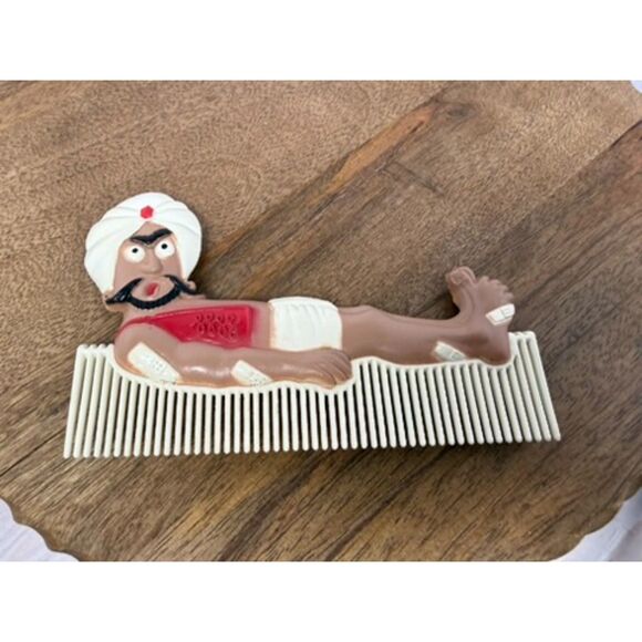 New Old Stock Avon Bed of Nails Hair Comb in Box - Picture 2 of 7